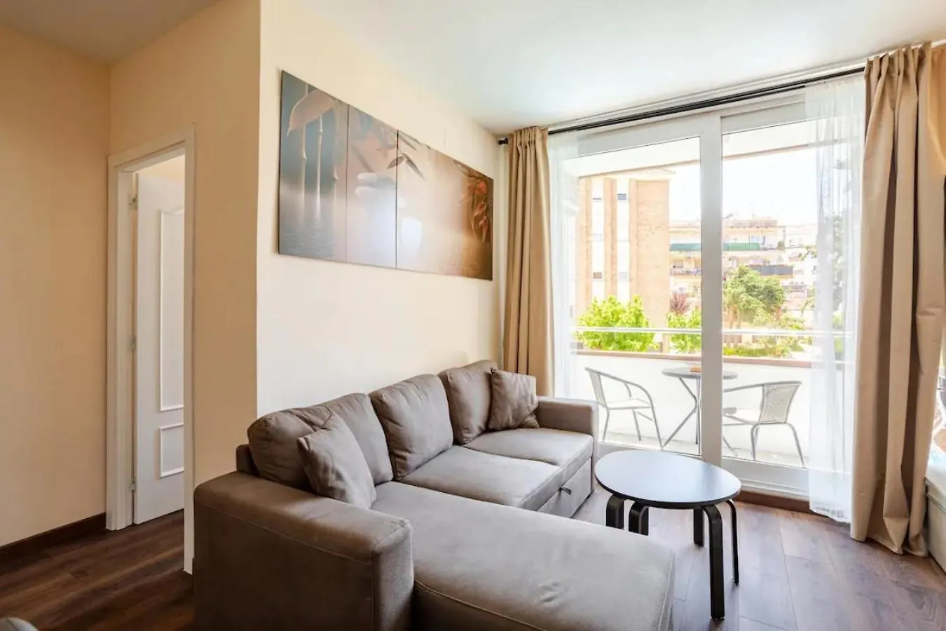 Ideal Family Retreat 5 Minutes From Fenals Beach location