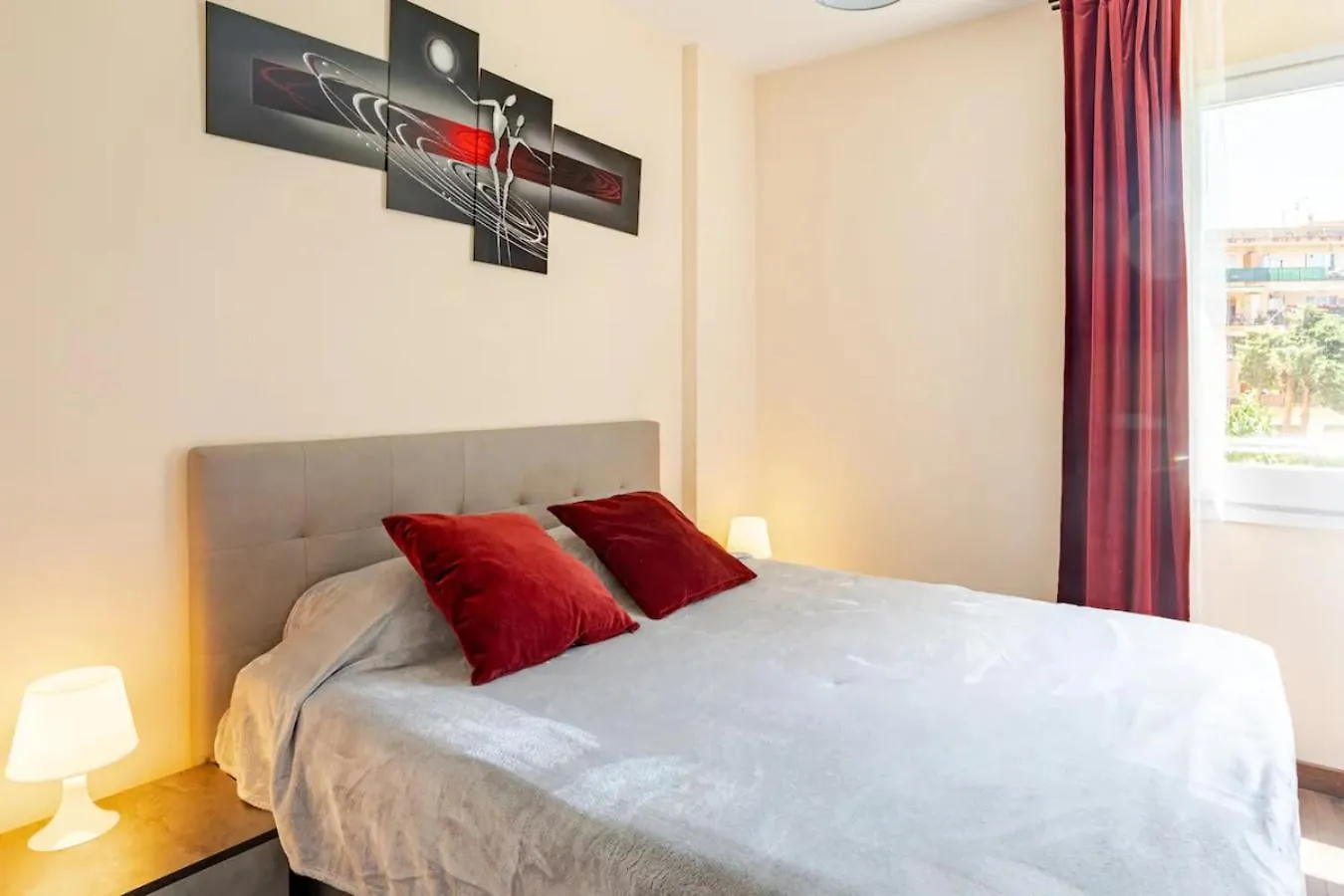 Appartement Ideal Family Retreat 5 Minutes From Fenals Beach Lloret de Mar Spanje